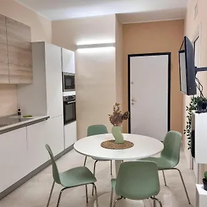https://minimal-chic-apartment.italymilanhotels.net