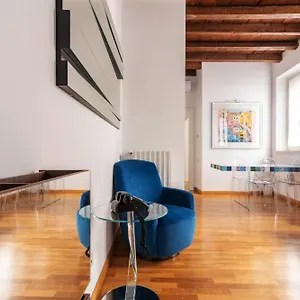 https://appartamento-design-arco-della-pace.italymilanhotels.net
